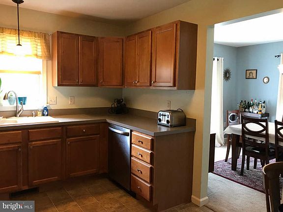 5th image of 444 Alexandria Ct