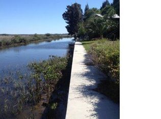 10541 Pine Island Dr, Weeki Wachee, FL 34607