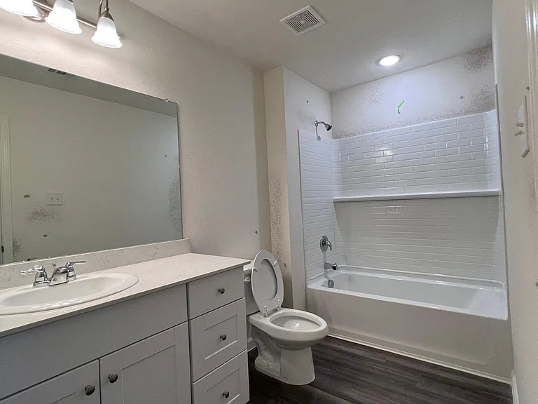 702 Camden Dr — Photo 34