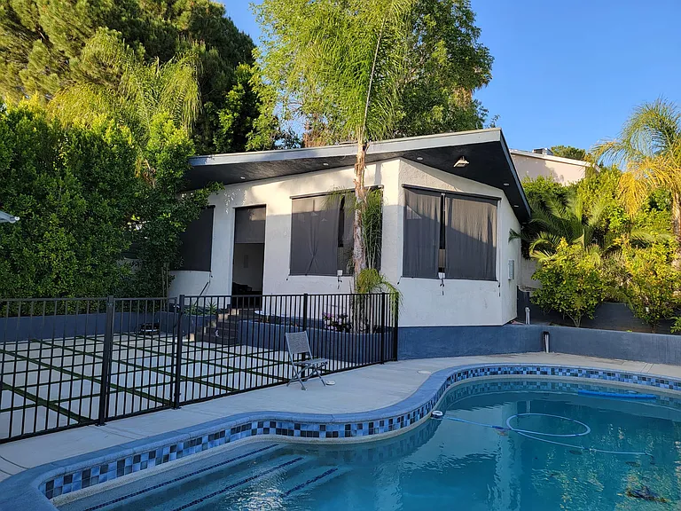 10730 Helendale Ave — Photo 47