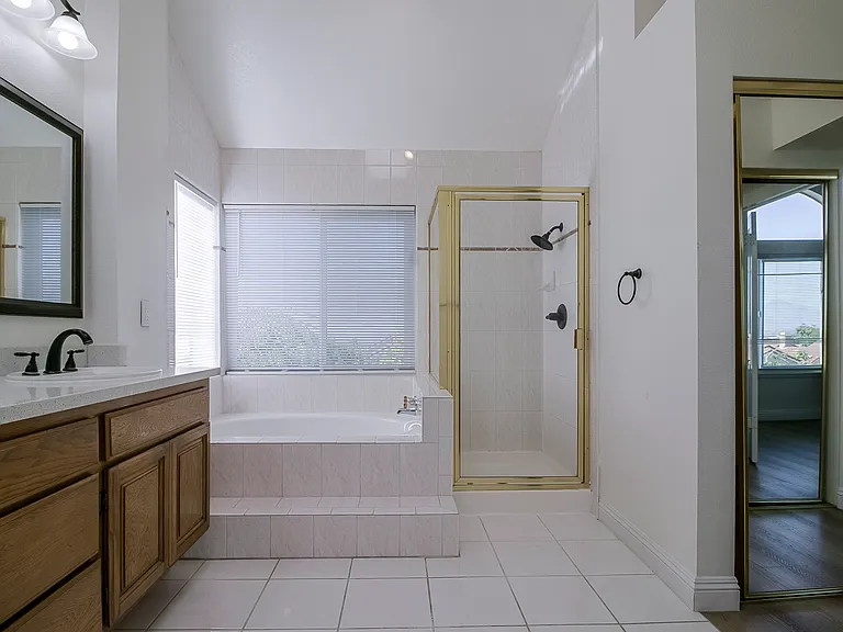 25035 Eaton Ln — Photo 24