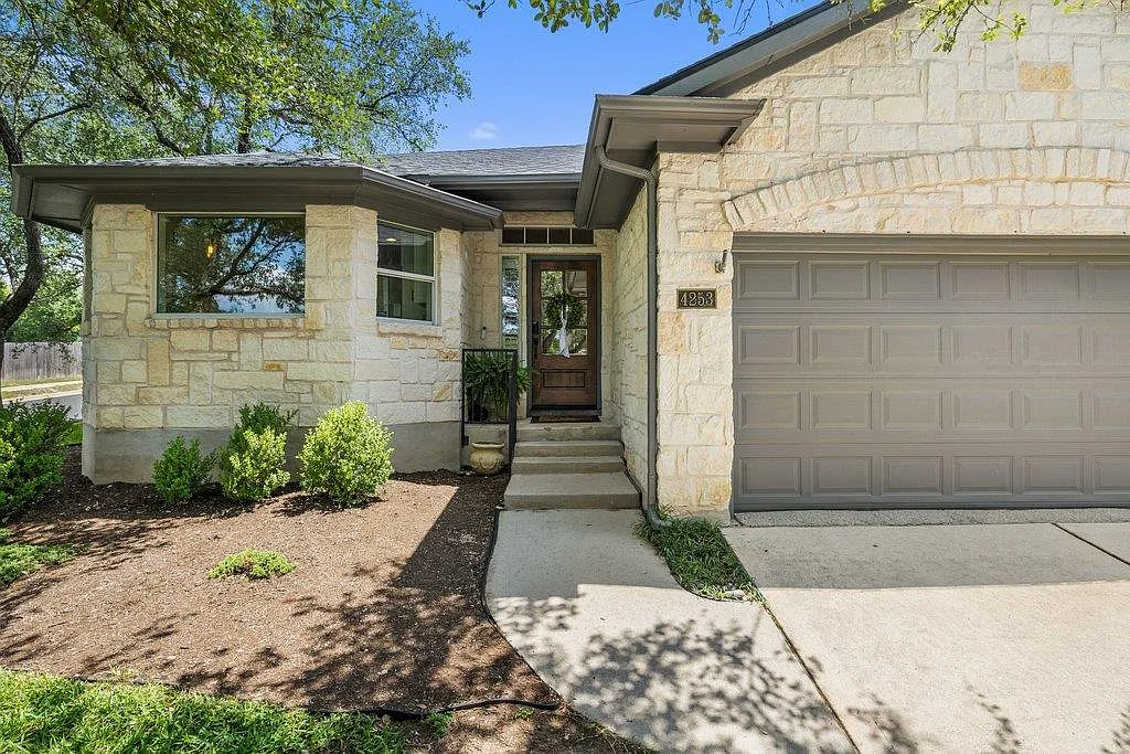 3 bed, 2.0 bath, 1917 sqft, $3,500 — Photo 1