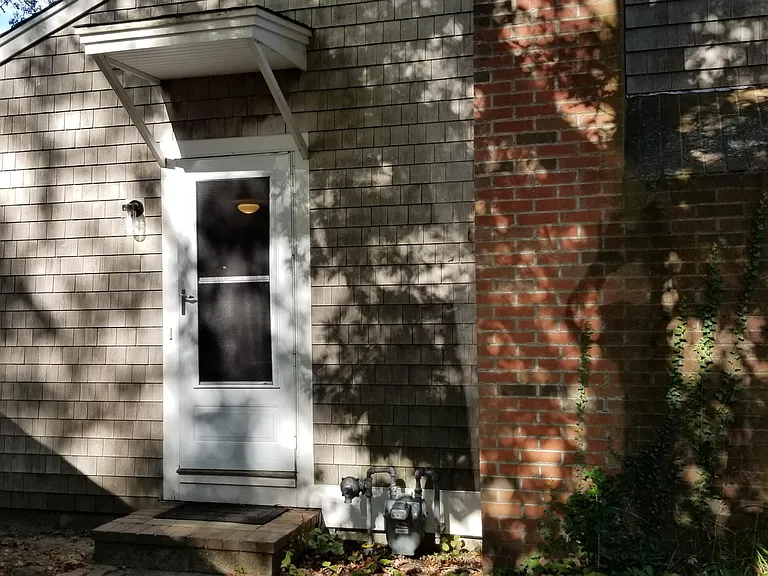 85 Castlewood Cir — Photo 4
