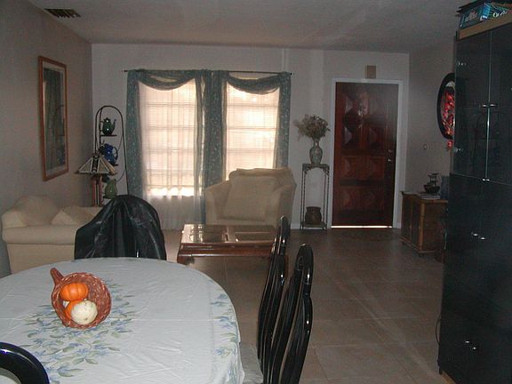 Living room/dining room