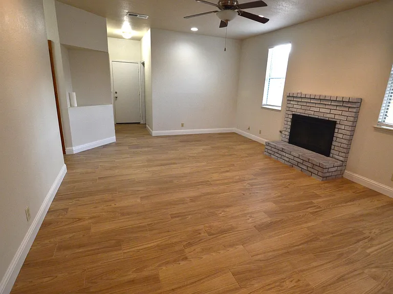 547 Carrigane Way — Photo 4