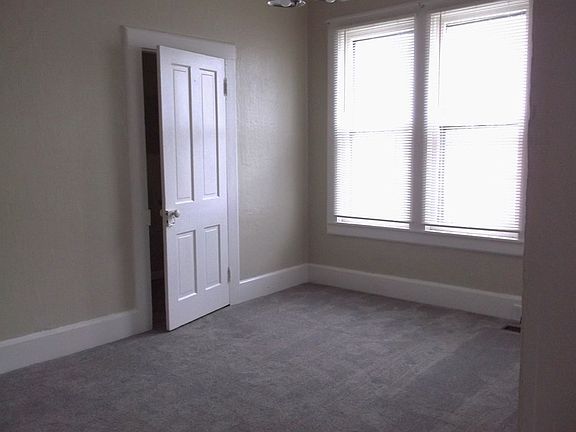 4th image of 604 W Elm St