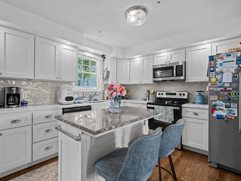 44 Dion Ave — Photo 11