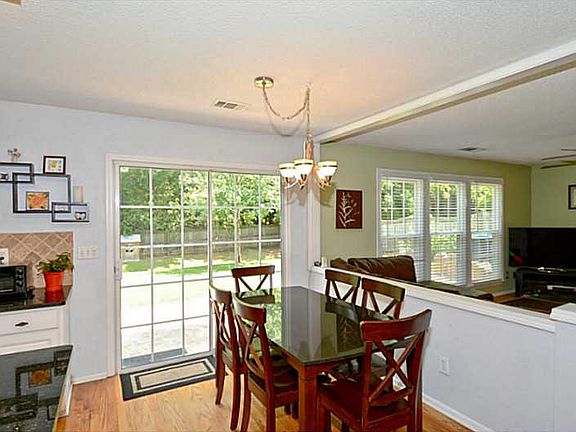 5th image of 3460 Chastain Glen Ln NE