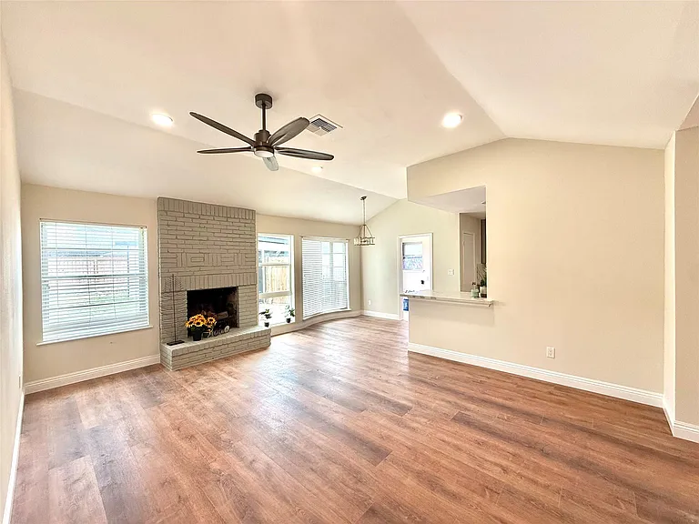 8911 Hendon Ln — Photo 10