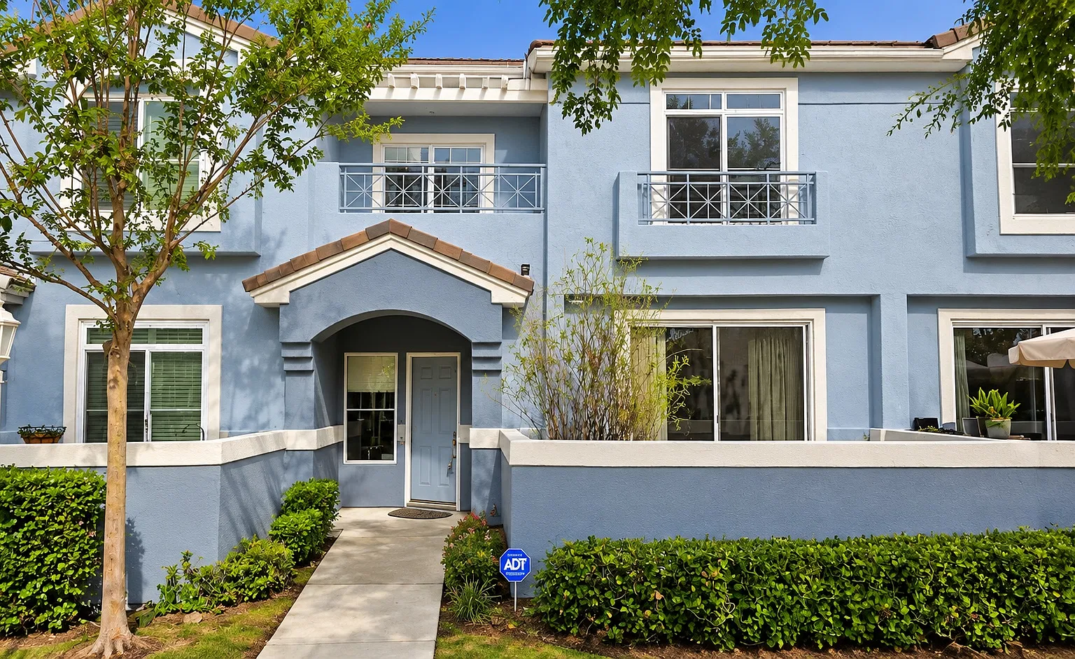 3 bed, 2.5 bath, 1555 sqft, $3,250 — Photo 1
