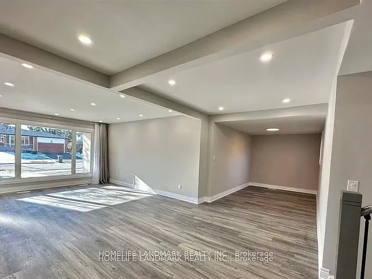 2421 Speyside Dr — Photo 3