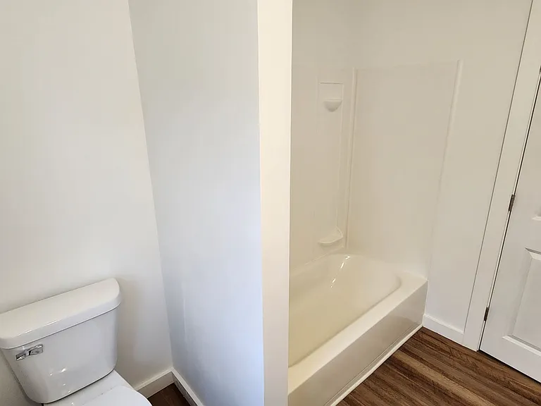 2320 Howe St — Photo 19