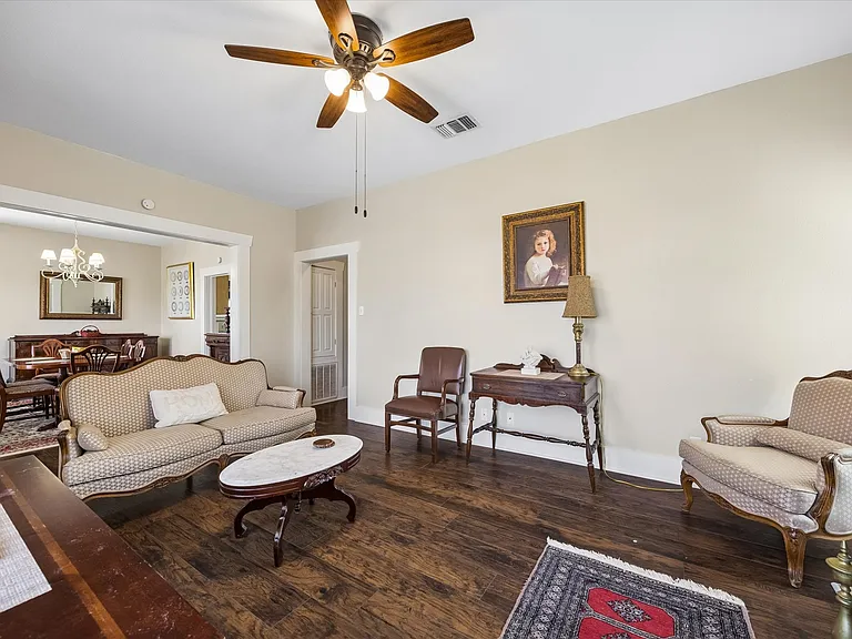 842 E Guenther St #2 — Photo 6
