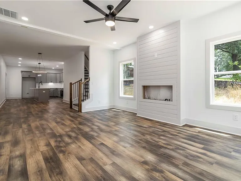 2884 Thompson Cir — Photo 7