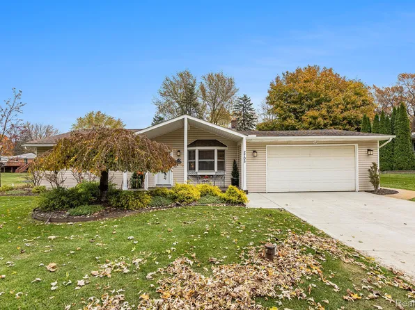 2705 Semloh St, Lake Orion, MI 48360
