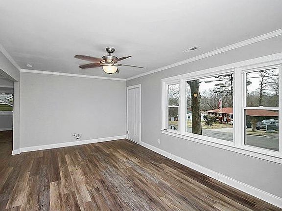 2nd image of 605 Westwood Cir