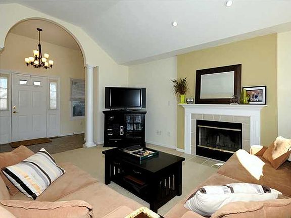 5th image of 2531 Oak Dr