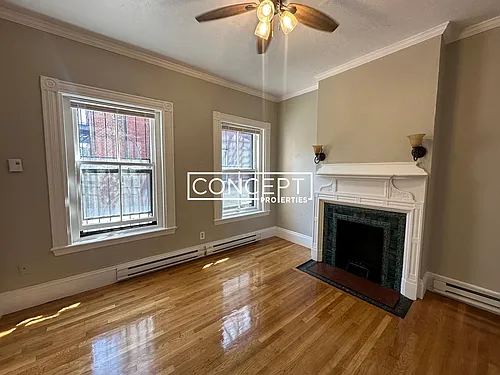 48 Hereford St Photo 1