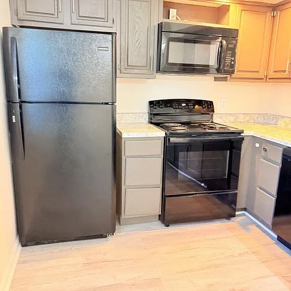 104 Brown Ct #8 — Photo 4