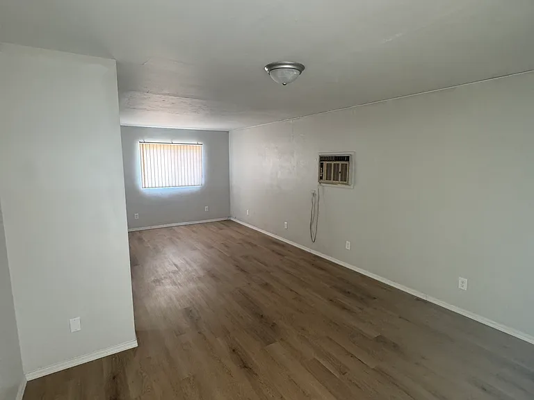 3537 N Jackson Ave — Photo 9