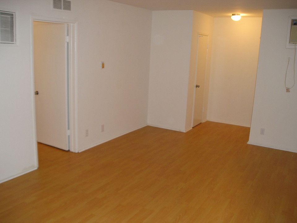 2nd image of 710 N Genesee Ave APT 1