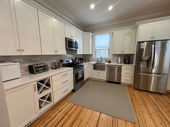 5th image of 1 Pickering Ave
