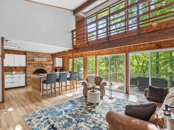 1275 Taos Ln, Sugar Grove, OH 43155