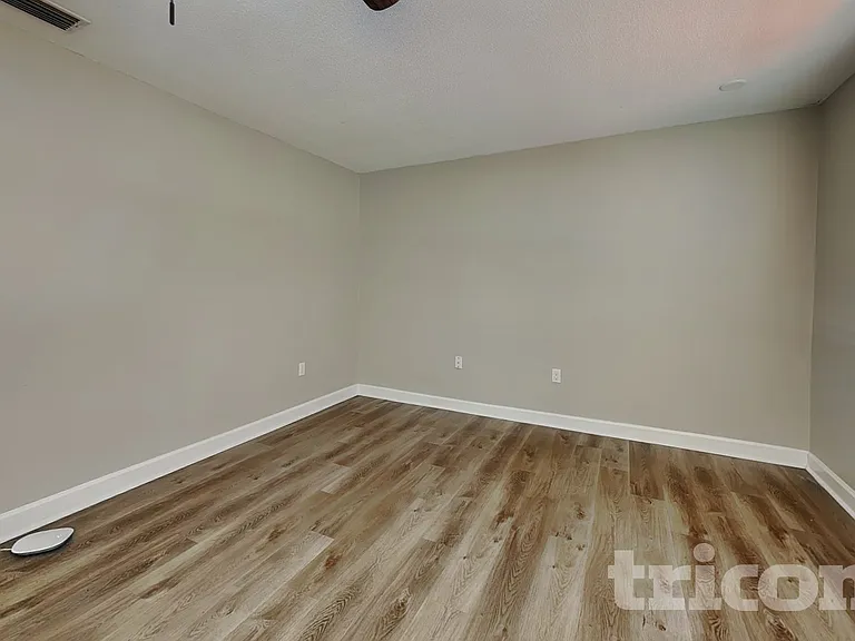 6160 Rockefeller Ave — Photo 2
