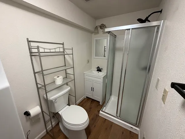 233 NW Cedar Ave #D — Photo 15