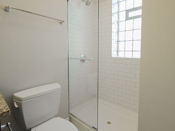4th image of 1912.5 N Lincoln Ave #1912-302