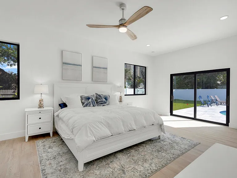 1248 N Harbor Dr — Photo 28