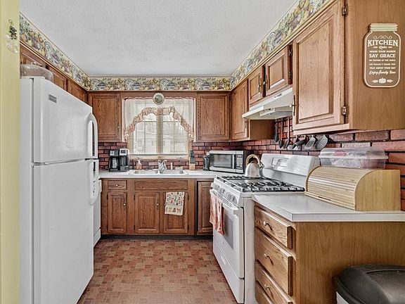 5th image of 1223 Charles St