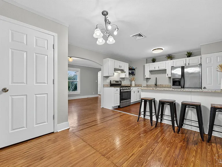 1410 W Gregory St — Photo 8