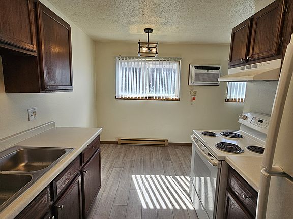 5th image of 612 5th St E #104