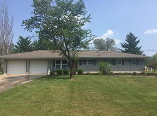 4 Northwood Ln, Casey, IL 62420