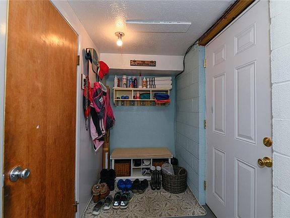 3rd image of 486 Narragansett Dr