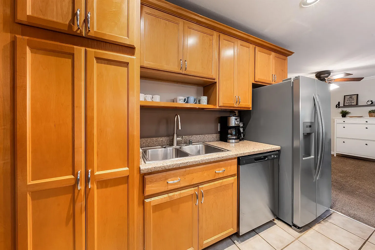2 bed, 888 sqft, $2,950 — Photo 2