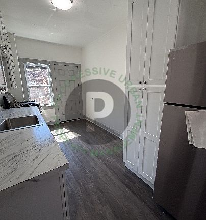 5th image of 2002 Chesterland Ave Unit 4