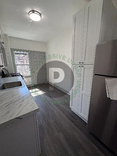 2002 Chesterland Ave #4 — Photo 5