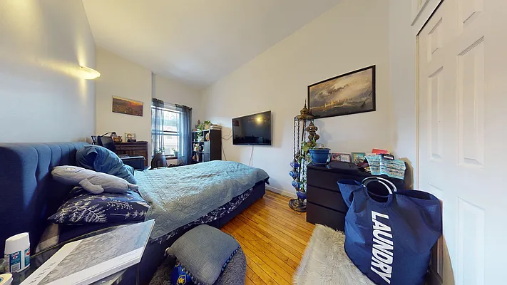 Rented by Bond New York | media 4