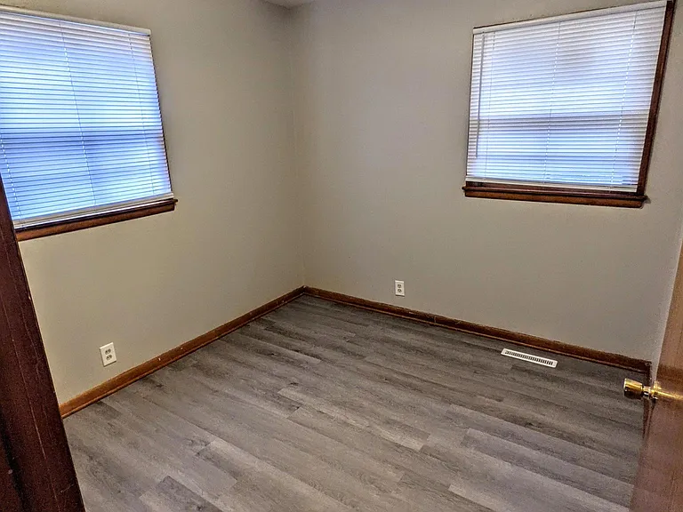 1367 N Morgantown Ave — Photo 4