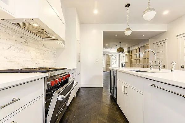 Rented by Dixon Advisory USA Inc. | media 2