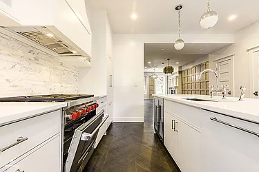 Rented by Dixon Advisory USA Inc.