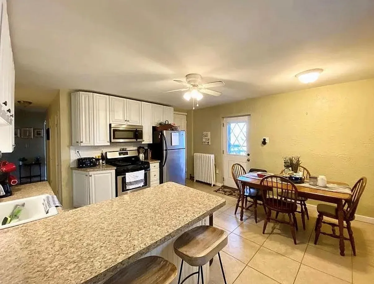 2 bed, 1.5 bath, 1600 sqft, $3,300 — Photo 4