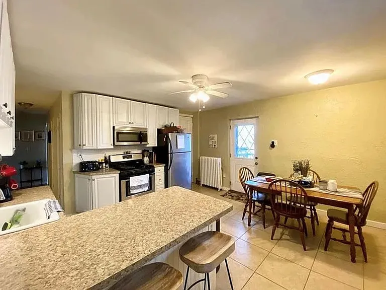 162 Franklin Ave #1 — Photo 4