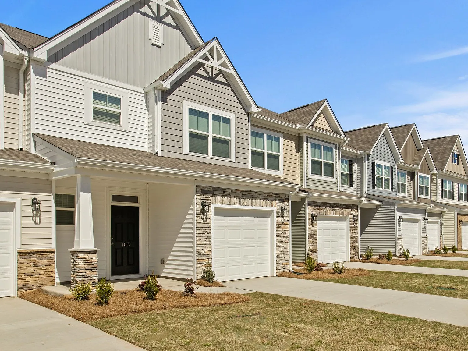 Coming Soon - Beautiful 3 bedroom 2.5 bath Home in Powdersville! — Photo 3
