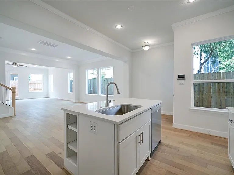 945 Wakefield Dr — Photo 6