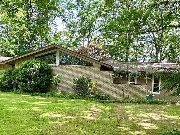 209 Heather Dr, Central, SC 29630