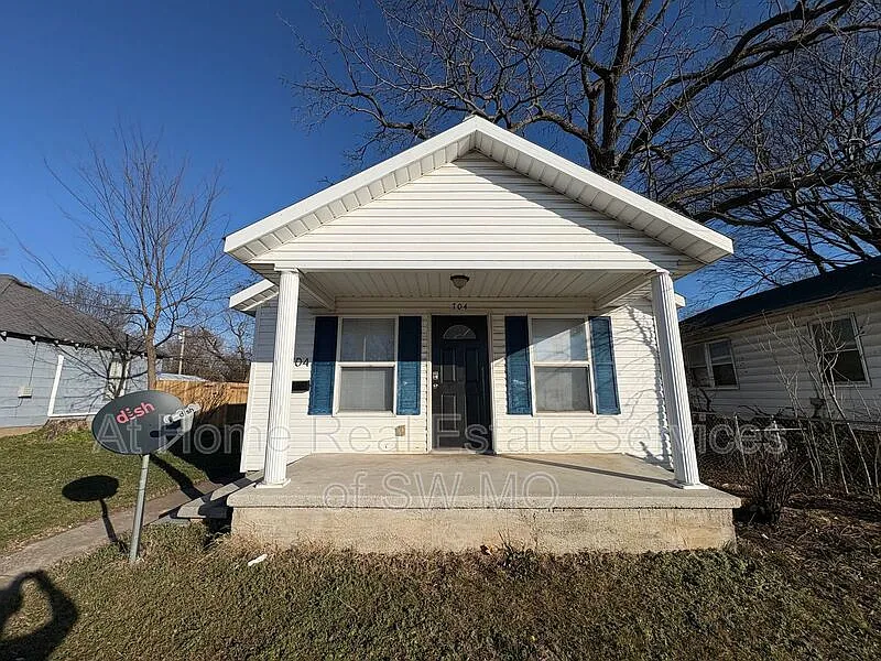 704 N Kansas Expy