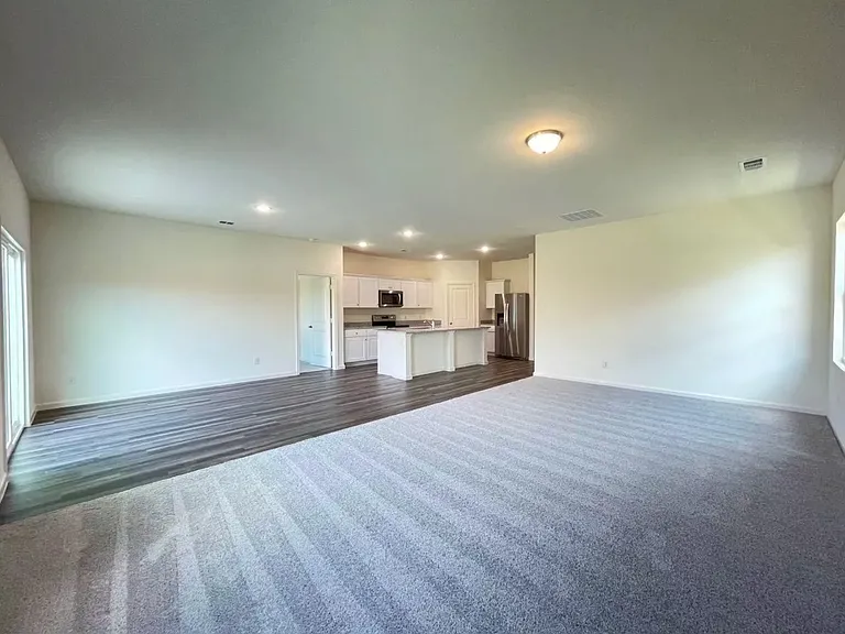 716 Wellington Dr — Photo 17